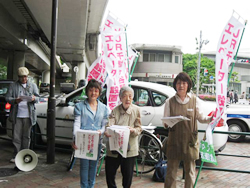 「健康友の会」が、週２回の署名運動を熱心に続けました