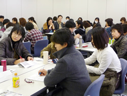52STから69人が参加。講演と討論会で、熱心に学習・交流しました
